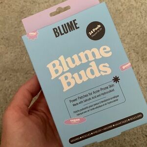 Power patches for acne prone skin